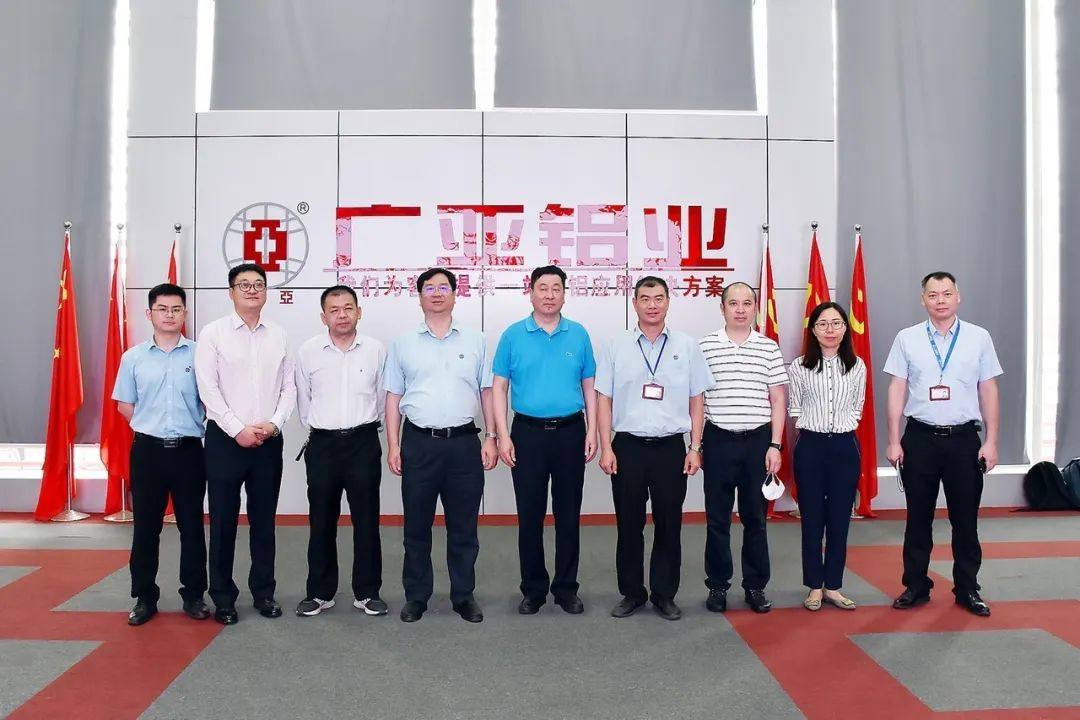 铝业事业部李英凯总经理,营销中心陈勇总经理,人力资源部左小平总经理