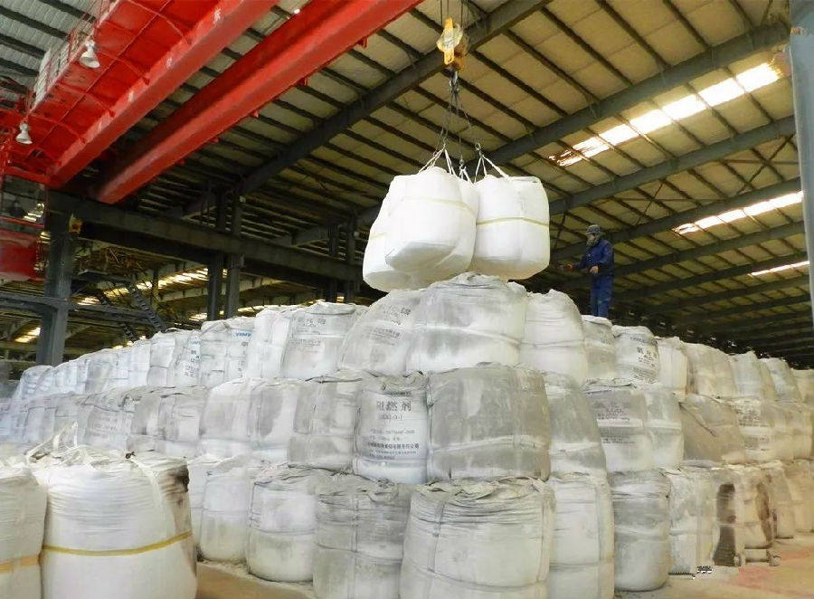 酒钢牙买加首批氧化铝“进驻”东兴铝业