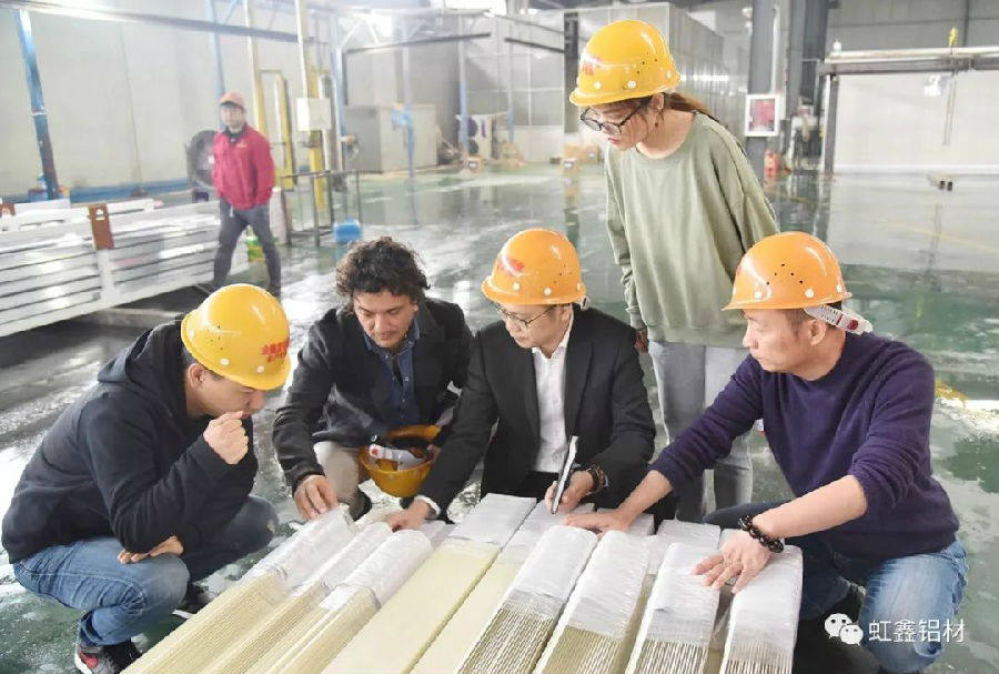 意大利客商来金鑫发铝业考察洽谈