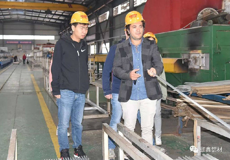 意大利客商来金鑫发铝业考察洽谈