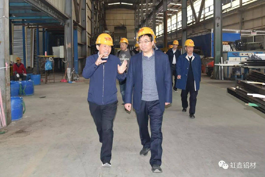 中国建筑系统门窗联盟执行理事长孟繁军一行莅临金鑫发铝业考察调研