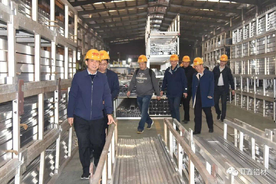 中国建筑系统门窗联盟执行理事长孟繁军一行莅临金鑫发铝业考察调研
