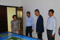中國駐幾內亞大使黃巍走訪慰問國電投鋁電幾內亞公司員工