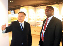 中国有色王彤宙董事长会见赞比亚部长团
