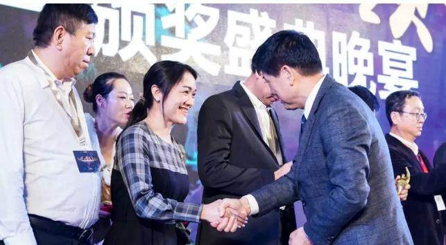 重磅|廣東偉業集團董事總經理李偉萍斬獲“中國房地產產業鏈領軍人物”榮譽