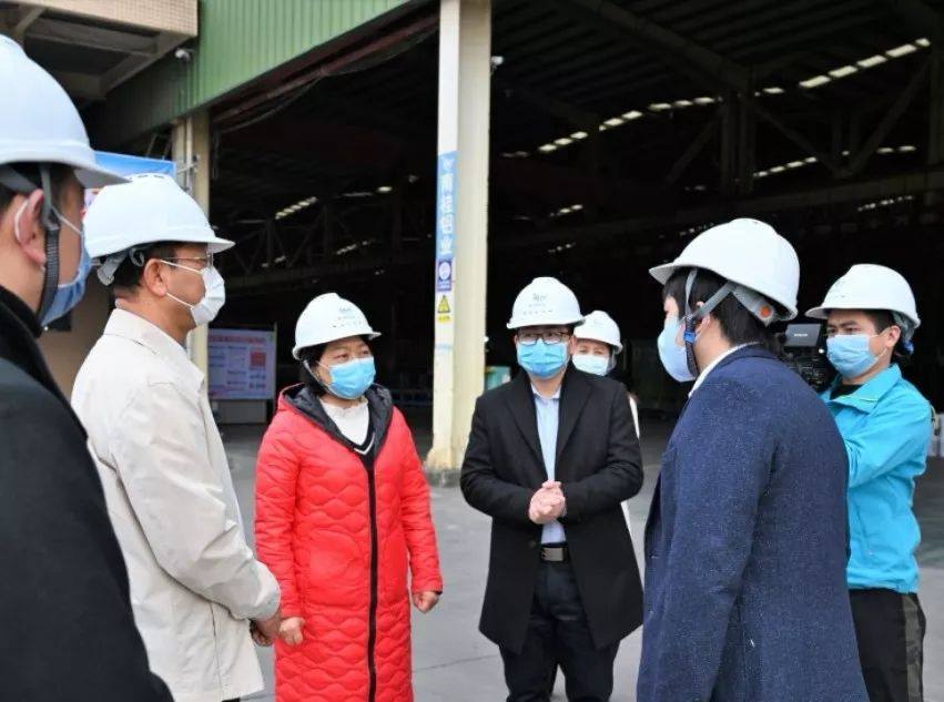 田阳县委书记韦正业到广西南桂铝业有限公司检查指导工作