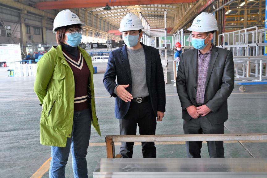百色市工商聯主席黃彩雪到廣西南桂鋁業有限公司檢查指導工作