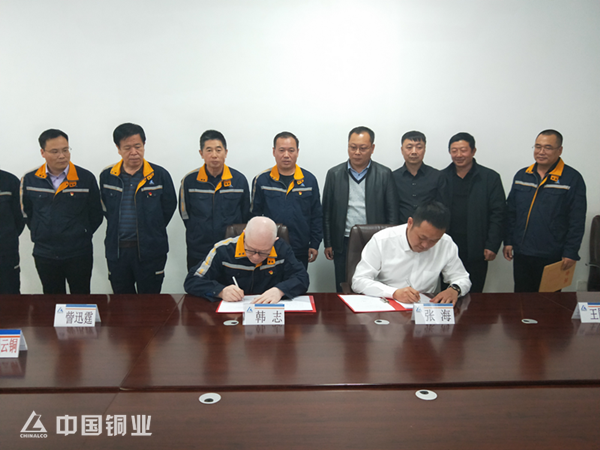 铁粉签约仪式_副本.png