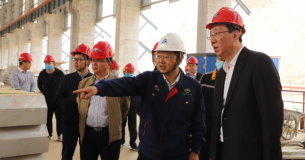 雲南省發改委副主任王正英到雲南文山鋁業公司調研