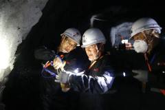 張永利到西部礦業內蒙古三家公司調研