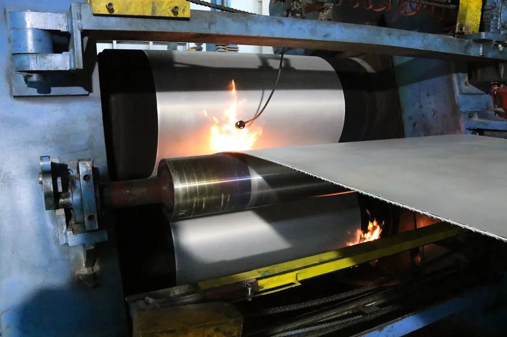 天成彩铝公司铸轧厂40、42#轧机火焰喷涂气体切换成功