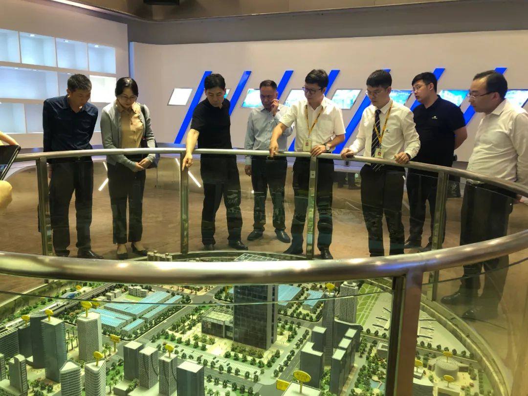 重庆市荣昌区李皓常委一行莅临华昌铝业指导工作