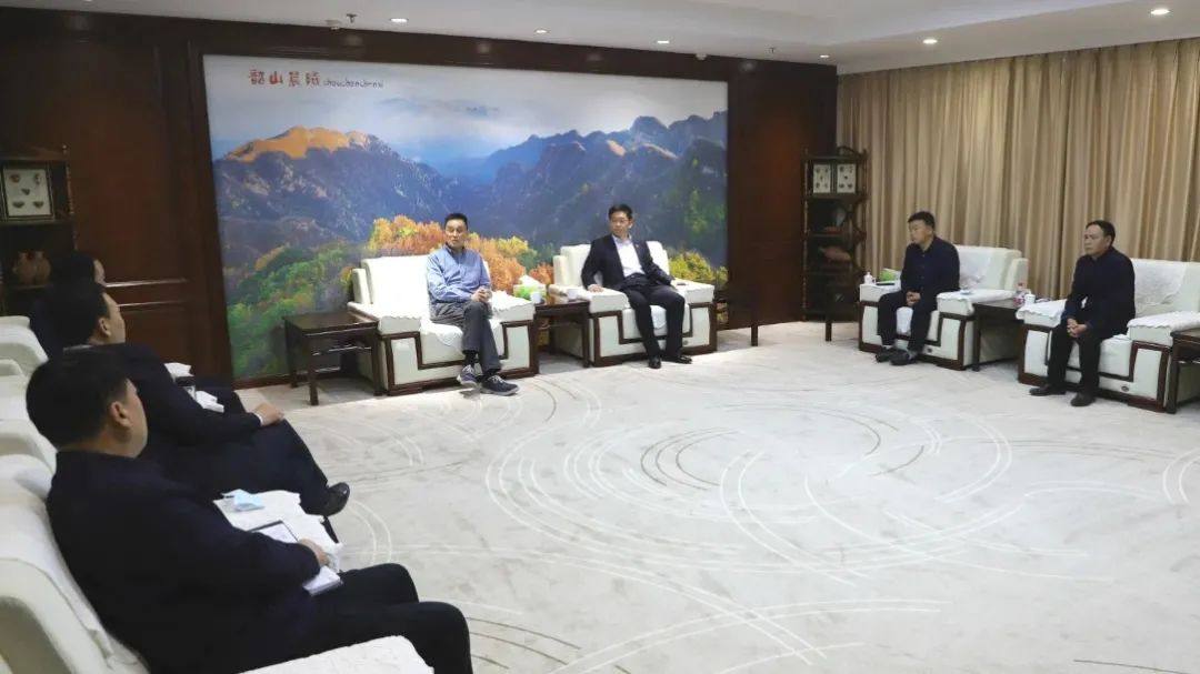 东方希望集团董事长刘永行拜会渑池县委书记杨跃民