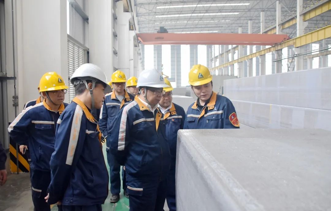 陈刚、杨孟刚一行到贵州铝厂合金化事业部调研指导工作