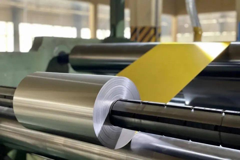 龙鼎铝业涂层容器箔试生产成功