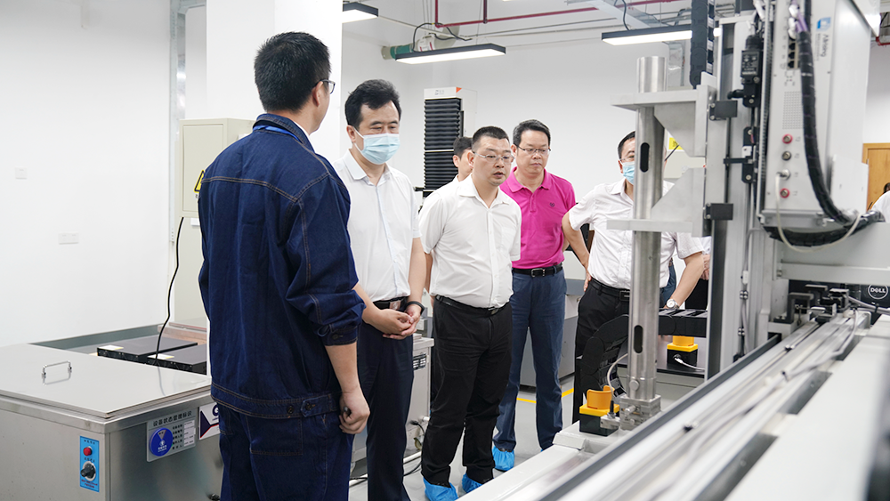 科技部成果轉化與區域創新司副司長張勇強一行到銦錫資源高效利用國家工程實驗室調研