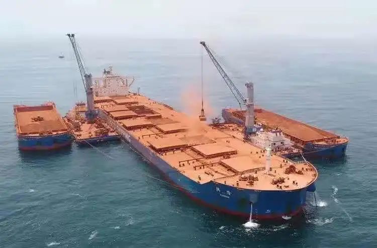 國家電投鋁電公司幾內亞項目首船鋁土礦抵達京唐港