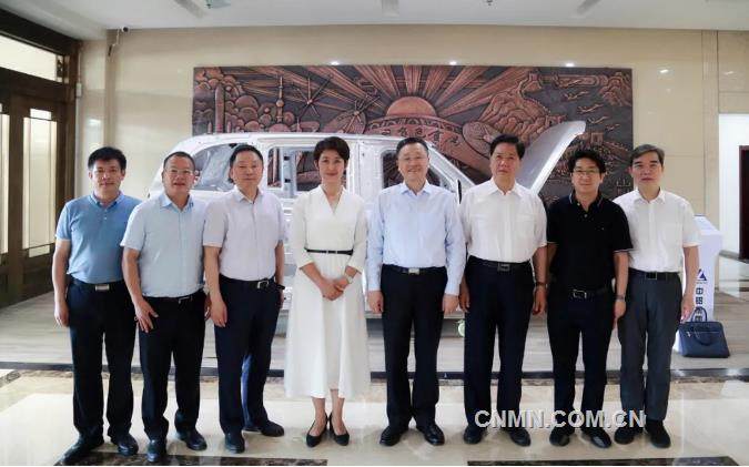 中国有色金属工业协会会长葛红林会见曲靖市人民政府一行