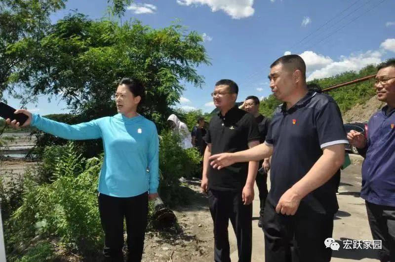 葫蘆島市委常委、常務副市長馮英一行到八家礦業公司 檢查指導安全工作
