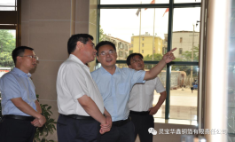 三门峡市委副书记、市长范付中一行到灵宝华鑫铜箔调研