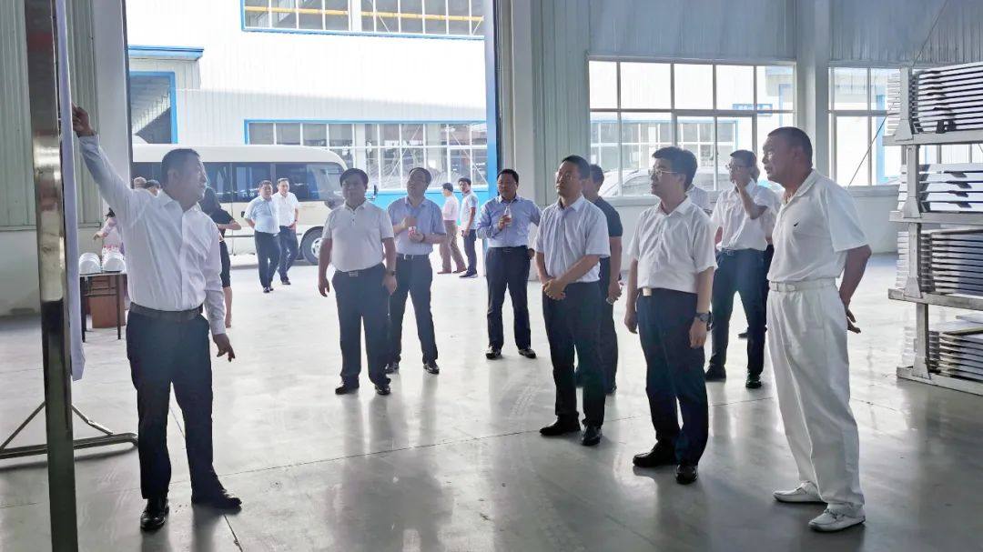 衡水市常务副市长王伟一行莅临和平铝业衡水基地调研