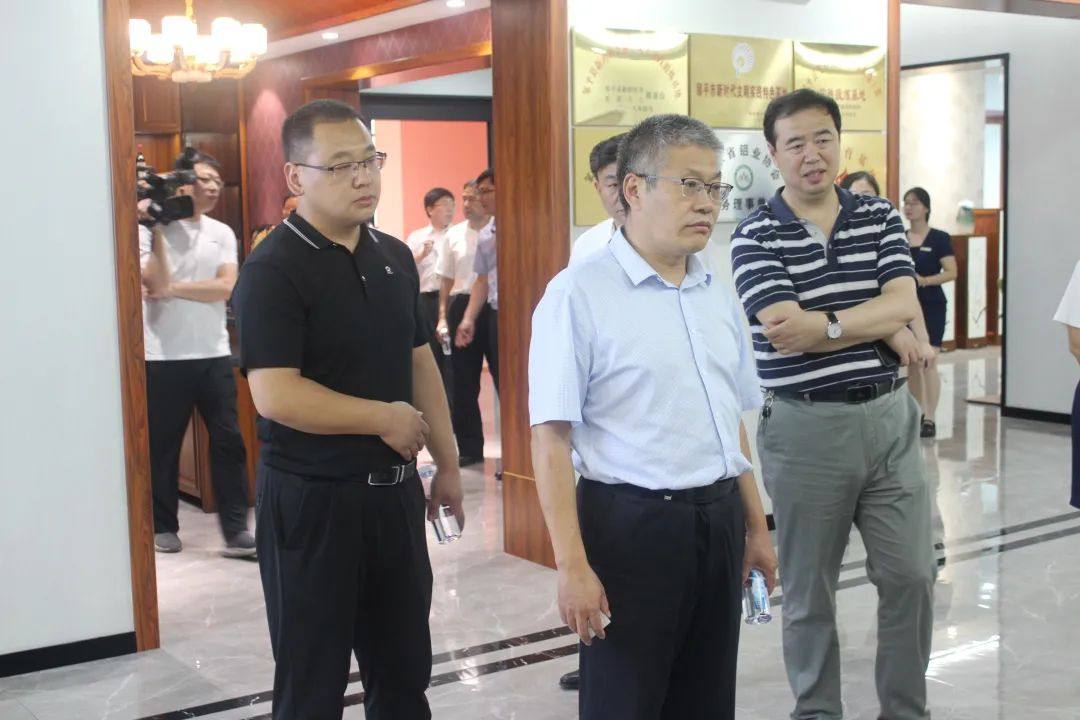 省委改革办专职副主任张成杰一行到方霖铝业考察调研