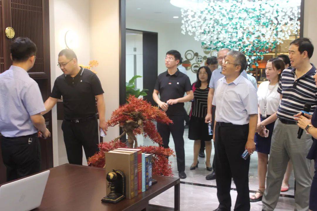 省委改革办专职副主任张成杰一行到方霖铝业考察调研