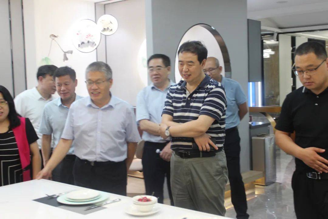 省委改革办专职副主任张成杰一行到方霖铝业考察调研