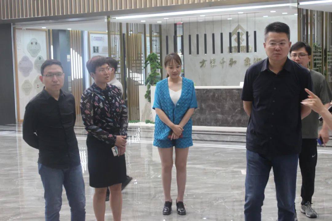 中央广播电视总台山东总站副召集人赵飞一行到方霖铝业参观调研