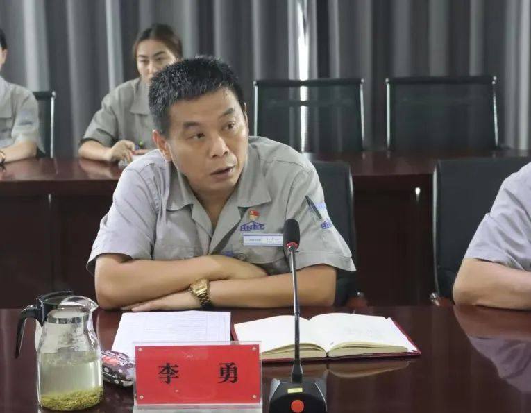三门峡戴卡公司召开第二季度绩效汇报会