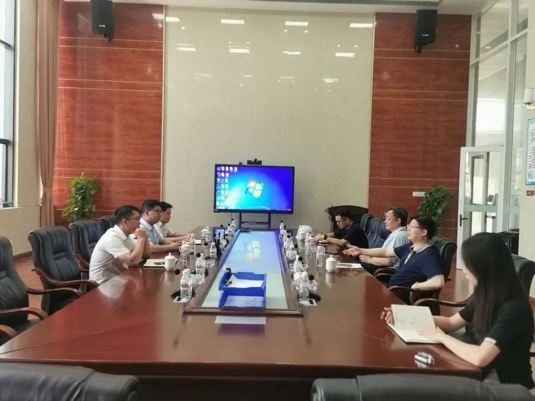 广投融资担保公司副总经理董海波一行到南南铝考察交流