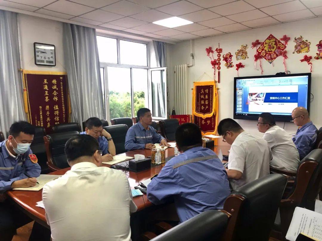 中铝东轻总经理张荣旺到东轻熔铸厂、营销中心进行调研