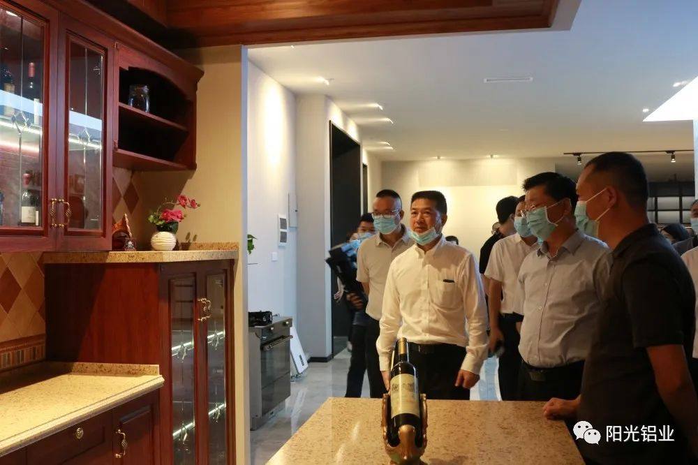 民营经济与中小企业座谈会在阳光铝业召开