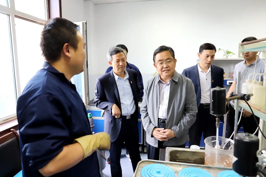 青海省科學技術廳廳長莫重明到西部礦業集團公司調研科技工作