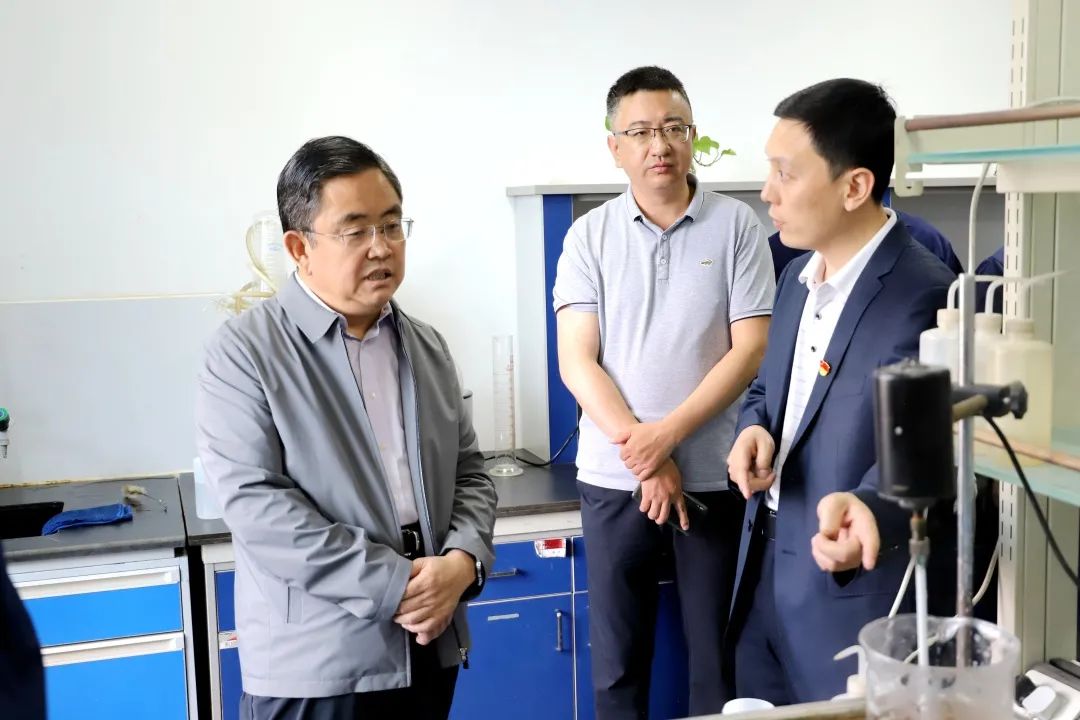 青海省科学技术厅厅长莫重明到西部矿业集团公司调研科技工作