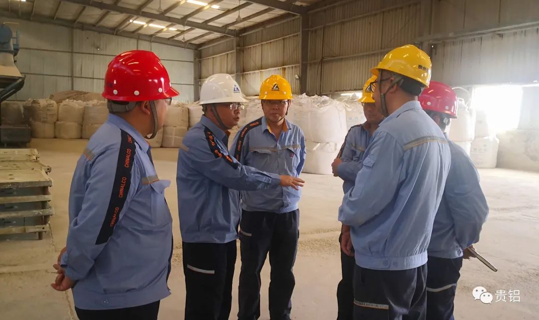 貴州鋁廠總經理何飛到新材料分公司、技術服務公司檢查指導工作