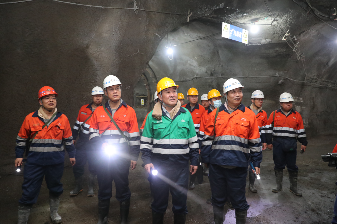 金川集团董事长王永前到二矿区检查指导安全生产工作