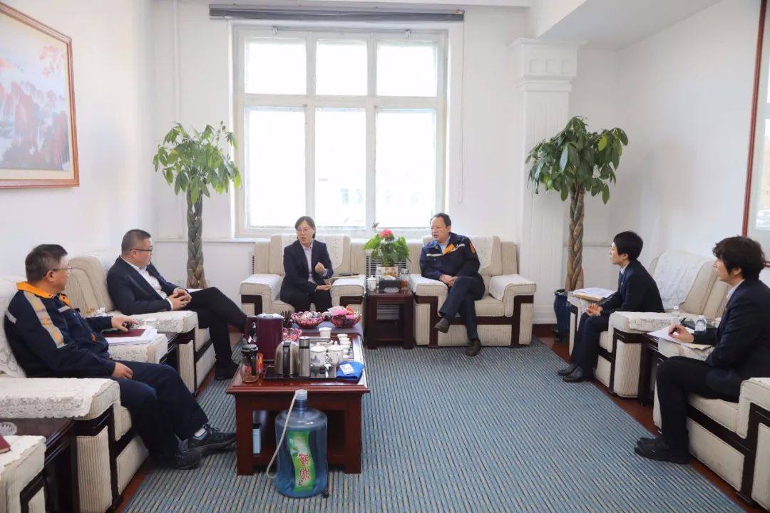 中国银行哈尔滨平房支行行长陈昕到东轻访问
