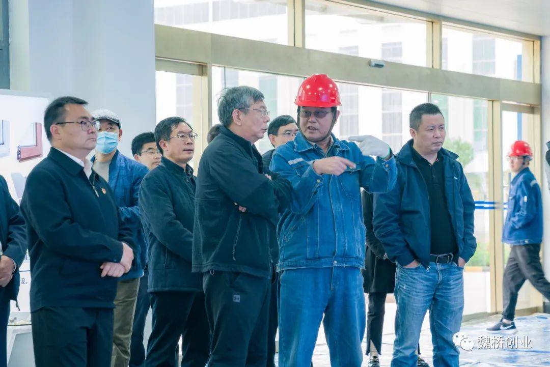 文山州委州政府专家顾问团到云南宏泰新型材料公司调研