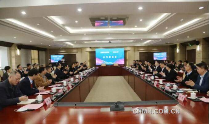 魏桥创业与中南大学签署三个科研项目合作意向书 捐资设立中南大学魏桥奖教金