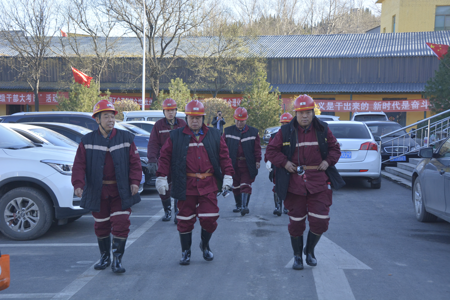 华阳新材料集团常务副总经理杨乃时到平兴公司调研