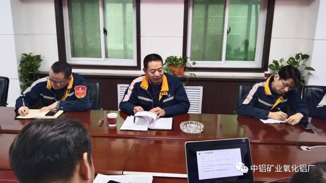 中铝矿业领导潘首道到氧化铝厂调研