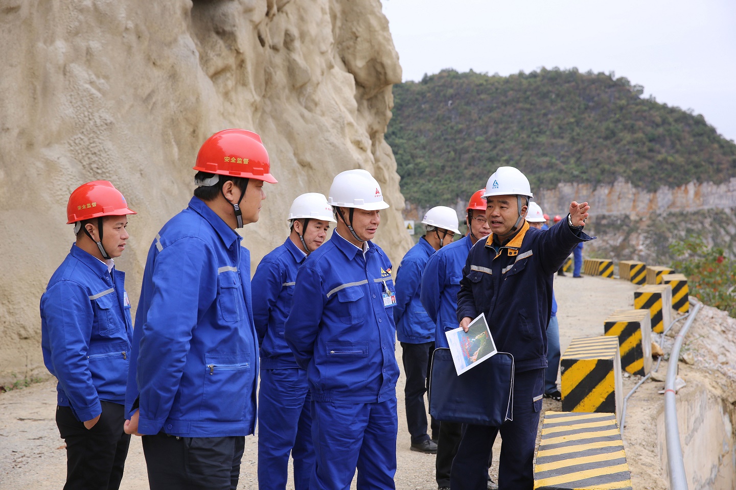 广西华银铝业公司领导深入基层调研指导工作