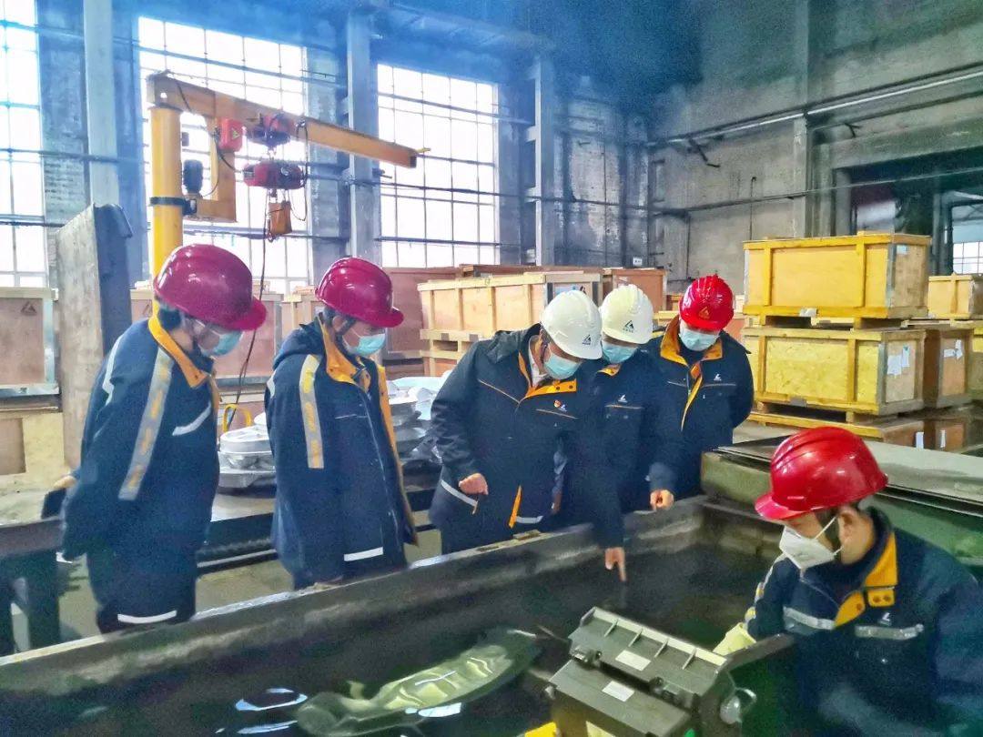 中铝东轻总经理张荣旺深入东轻质量管理中心进行现场调研