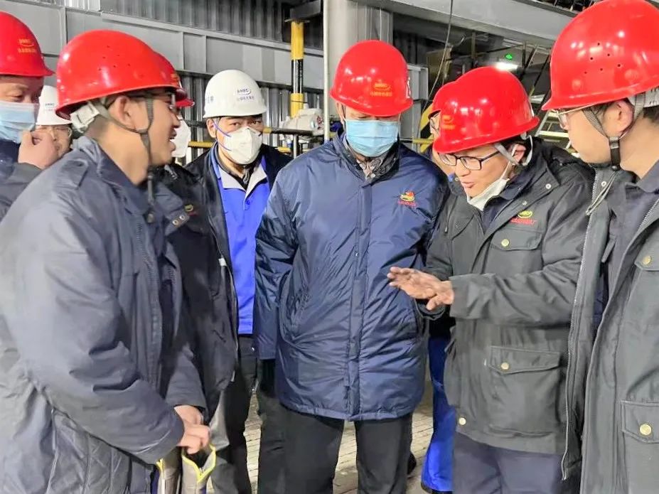 白银集团董事长王普公新年第一天到铅锌厂督导检查工作