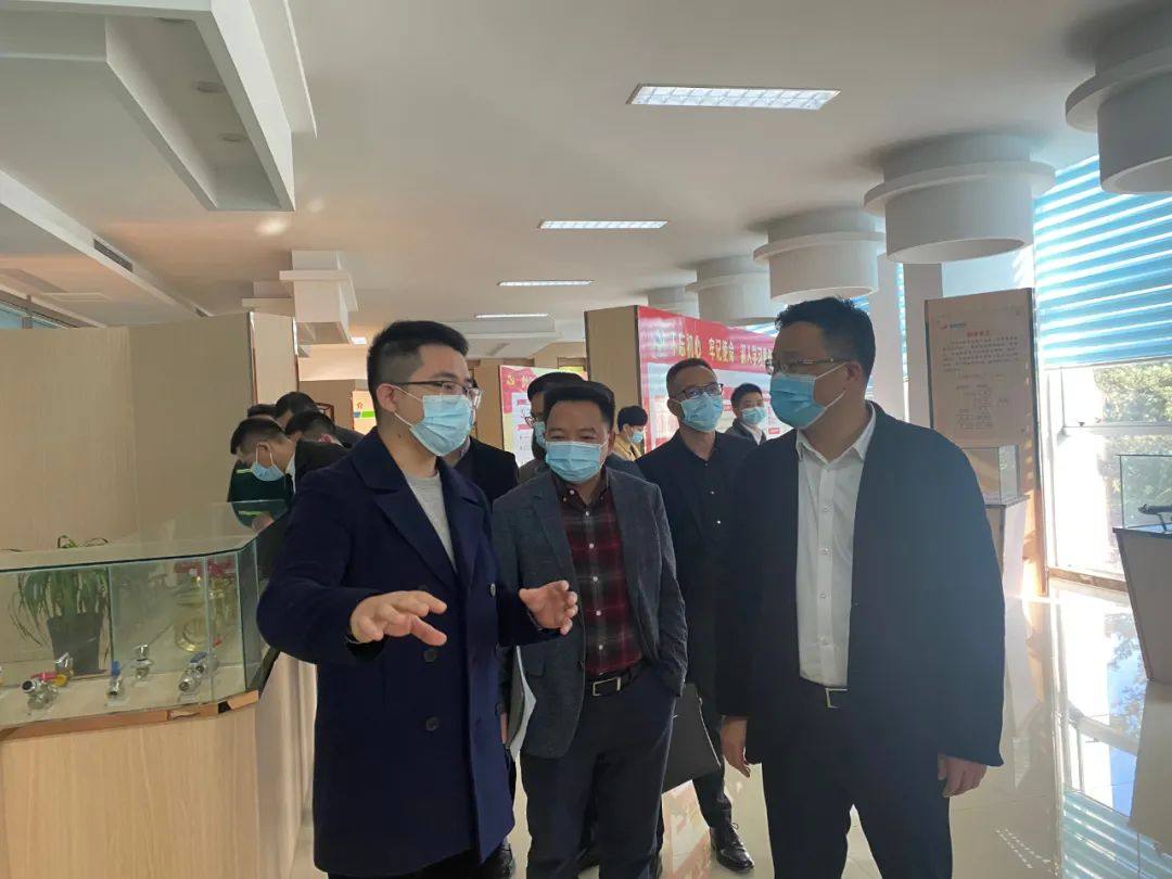 区委书记潘崇敏到巨东股份开展“提信心、解难题、稳增长”“三服务”活动