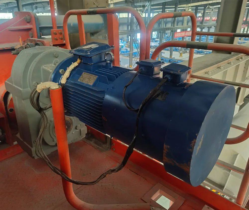 东兴铝业嘉峪关熔铸二作业区完成32t天车变频器改造工作 确保生产顺行