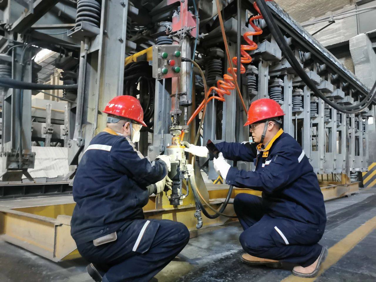 中铝青海分公司电解厂完成2021年度铝液生产任务