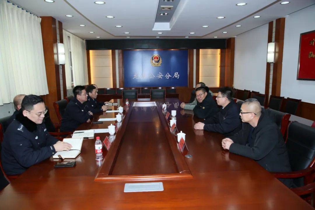 葫蘆島有色紀委書記芮長連到龍港公安分局走訪
