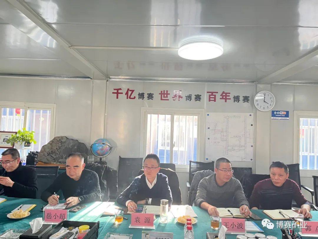重庆市经信委副主任杨正华一行到九龙万博调研